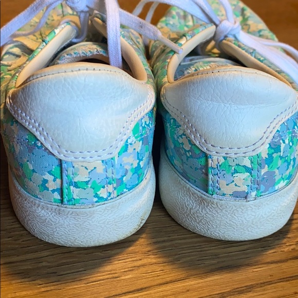 Floral athletic converse low tops - Picture 2 of 5